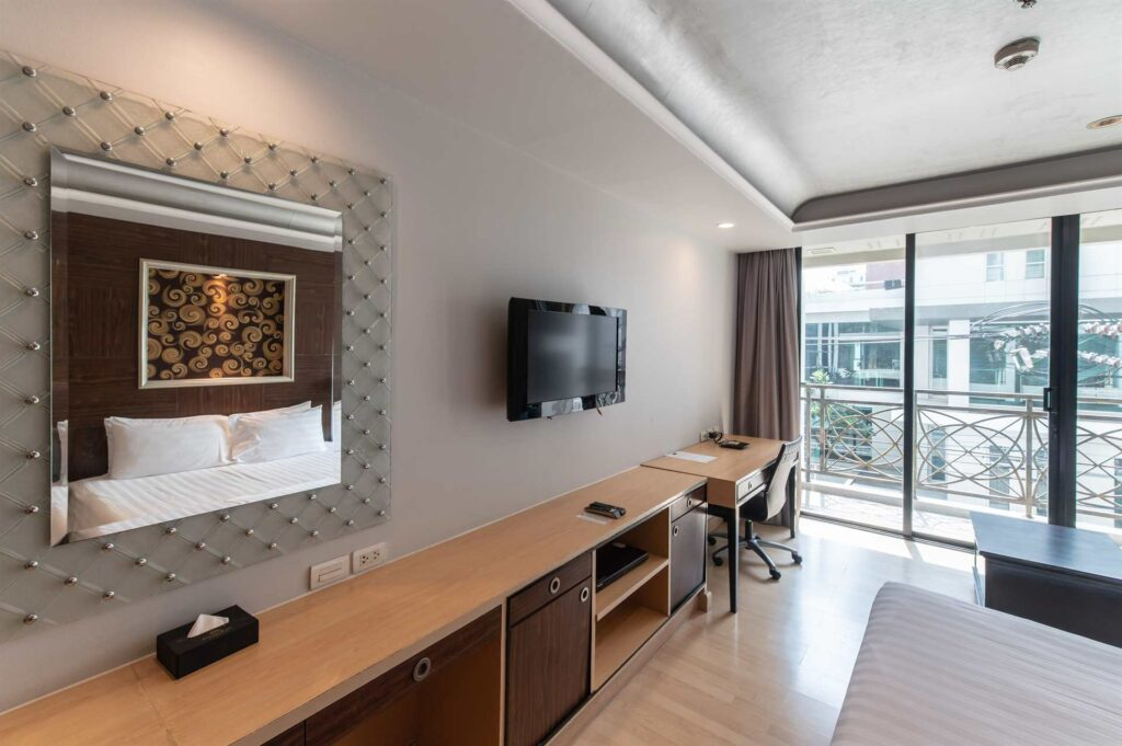 PREMIER STUDIO WITH BALCONY – Admiral Premier Bangkok : Serviced ...