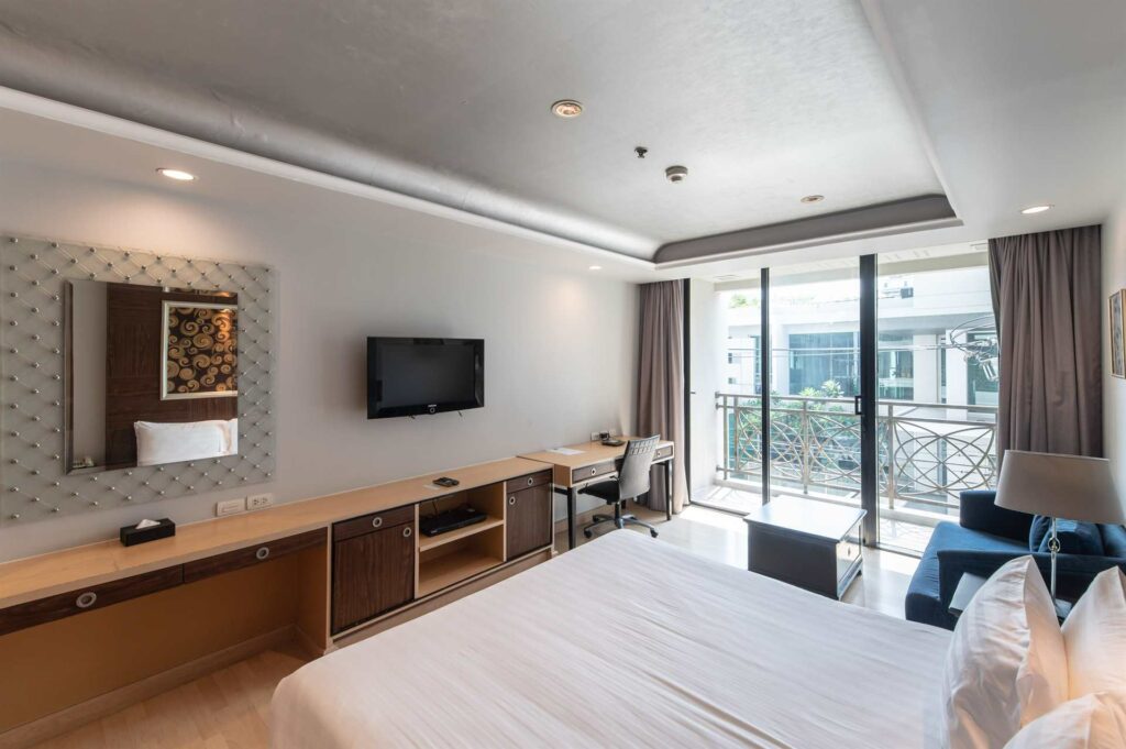PREMIER STUDIO WITH BALCONY – Admiral Premier Bangkok : Serviced ...